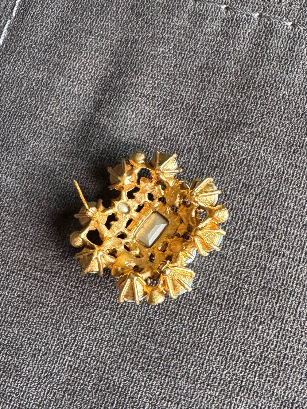 Yosca Pearl & Crystal Brooch - Picture 3 of 8